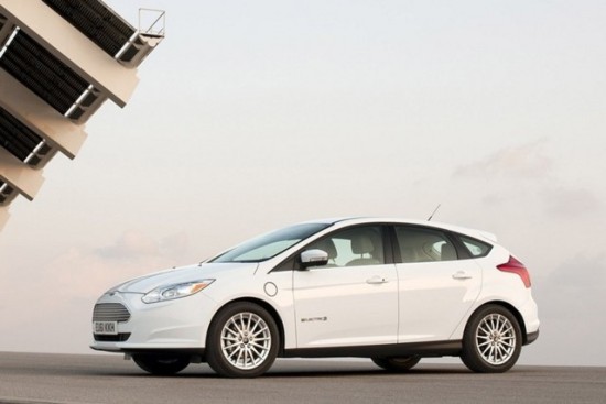Thu hồi Ford Focus vì đèn pha ‘nhấp nháy’