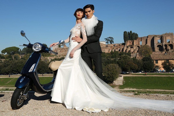 Cặp đôi Vietnam’s Next Top Model 2014 tình tứ bên xe Vespa