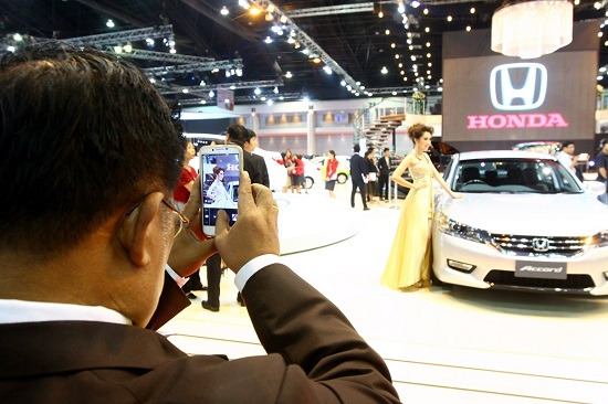 Honda Việt Nam sắp bán Accord mới, nhập từ Thái và giá sẽ hạ?