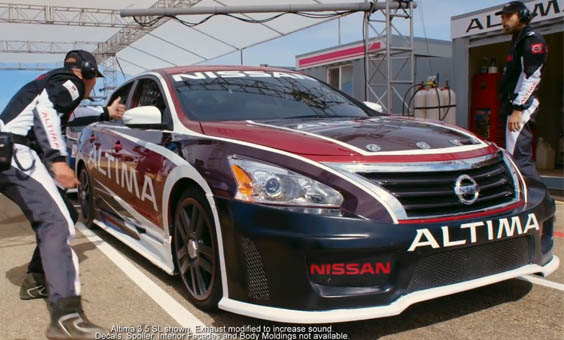 Nissan ‘bẫy’ khách hàng nhầm Altima với xe đua