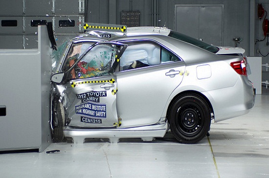 Toyota Camry rớt điểm an toàn