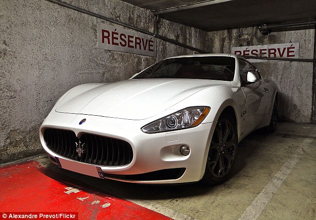 Maserati GranTurismo “vào khám” vì nhái xe cảnh sát