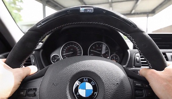 BMW ra mắt vô-lăng thể thao cho cảm giác lái xe như chơi game