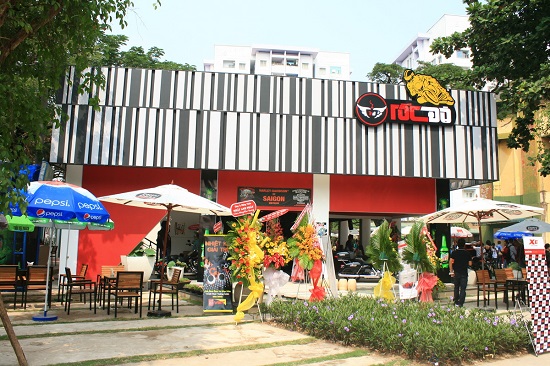 Café ăn theo siêu xe nối nhau mở tại Sài Gòn
