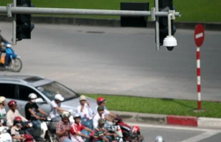 Bắt buộc người mua ôtô phải mở tài khoản để nộp phạt?