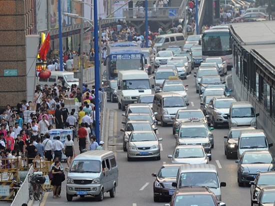 “Không quản được thì cấm” Quảng Châu bắt đầu hạn chế đăng ký xe hơi