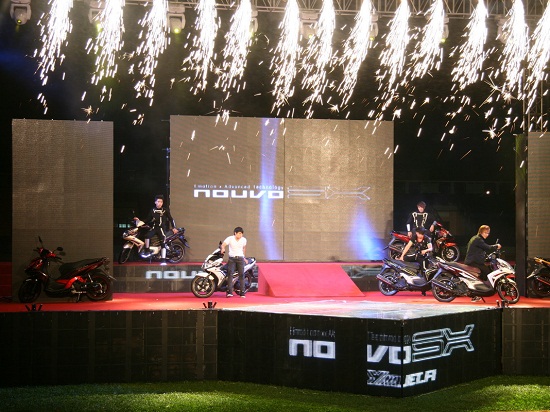 Yamaha trình diễn mô-tô bay ngoạn mục tại Việt Nam