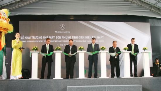 Mercedes-Benz khai trương dây chuyền sơn tĩnh điện