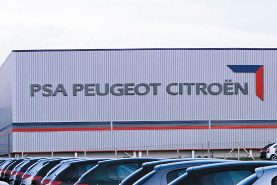 PSA Peugeot Citroen trải qua năm 2012 suy trầm