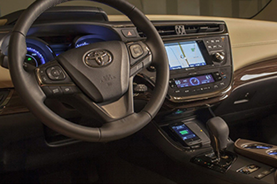 Xe Toyota sẽ được trang bị bộ sạc điện thoại không dây 