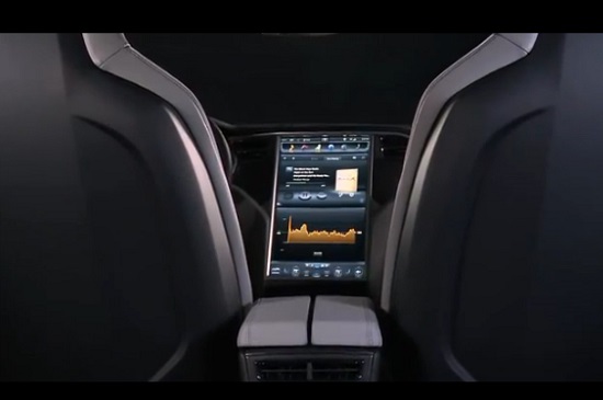 Model S sở hữu màn hình cảm ứng khổng lồ 17 inch