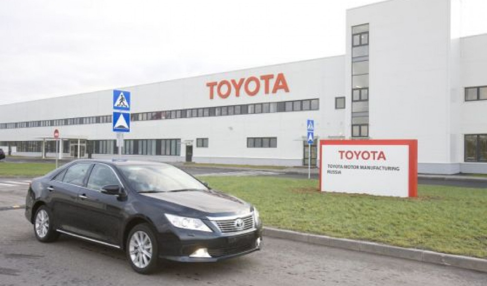 Toyota dừng sản xuất ô tô ở Nga