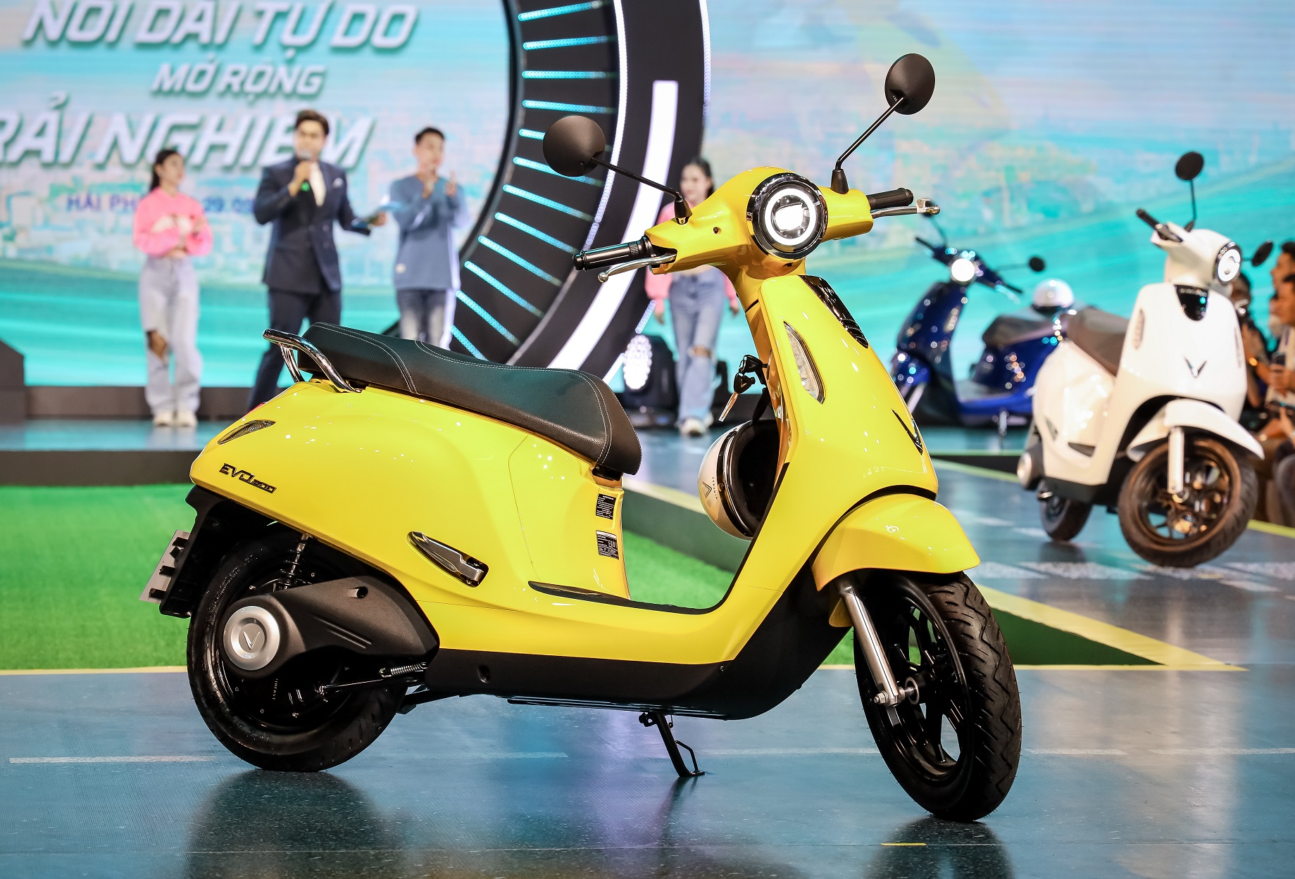 Cận cảnh mẫu xe máy điện Evo200 do chính người Việt thiết kế
