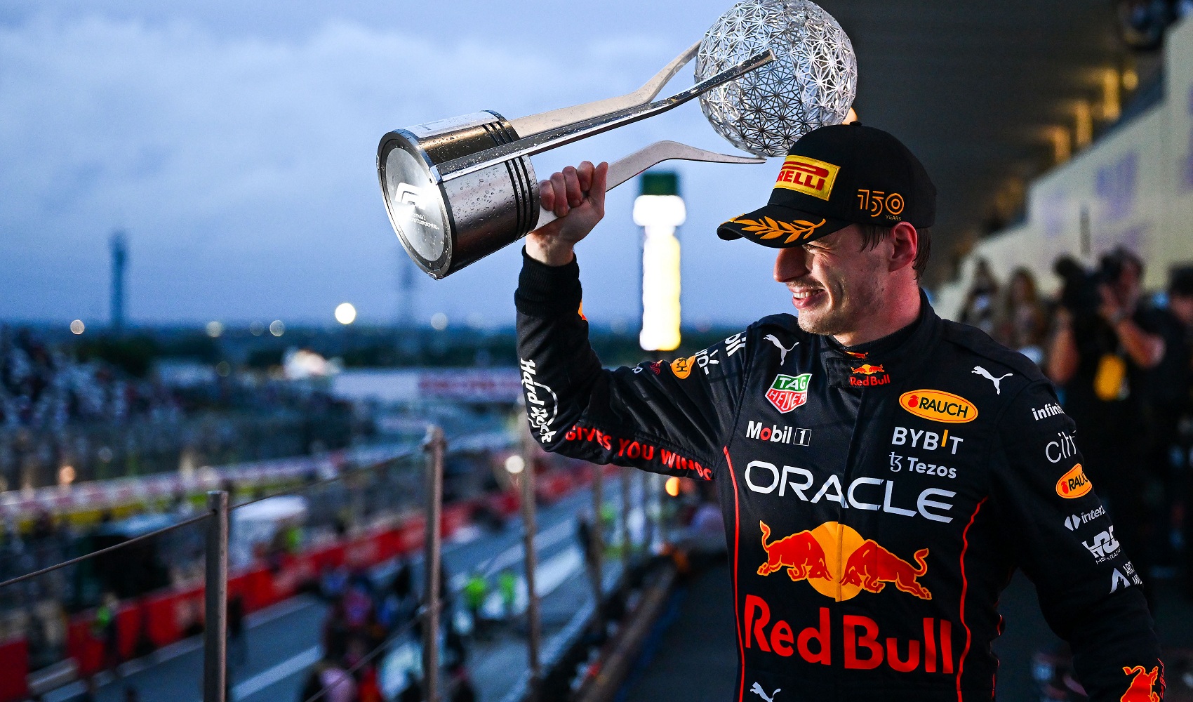 Max Verstappen trải qua mùa giải F1 “không giống ai”