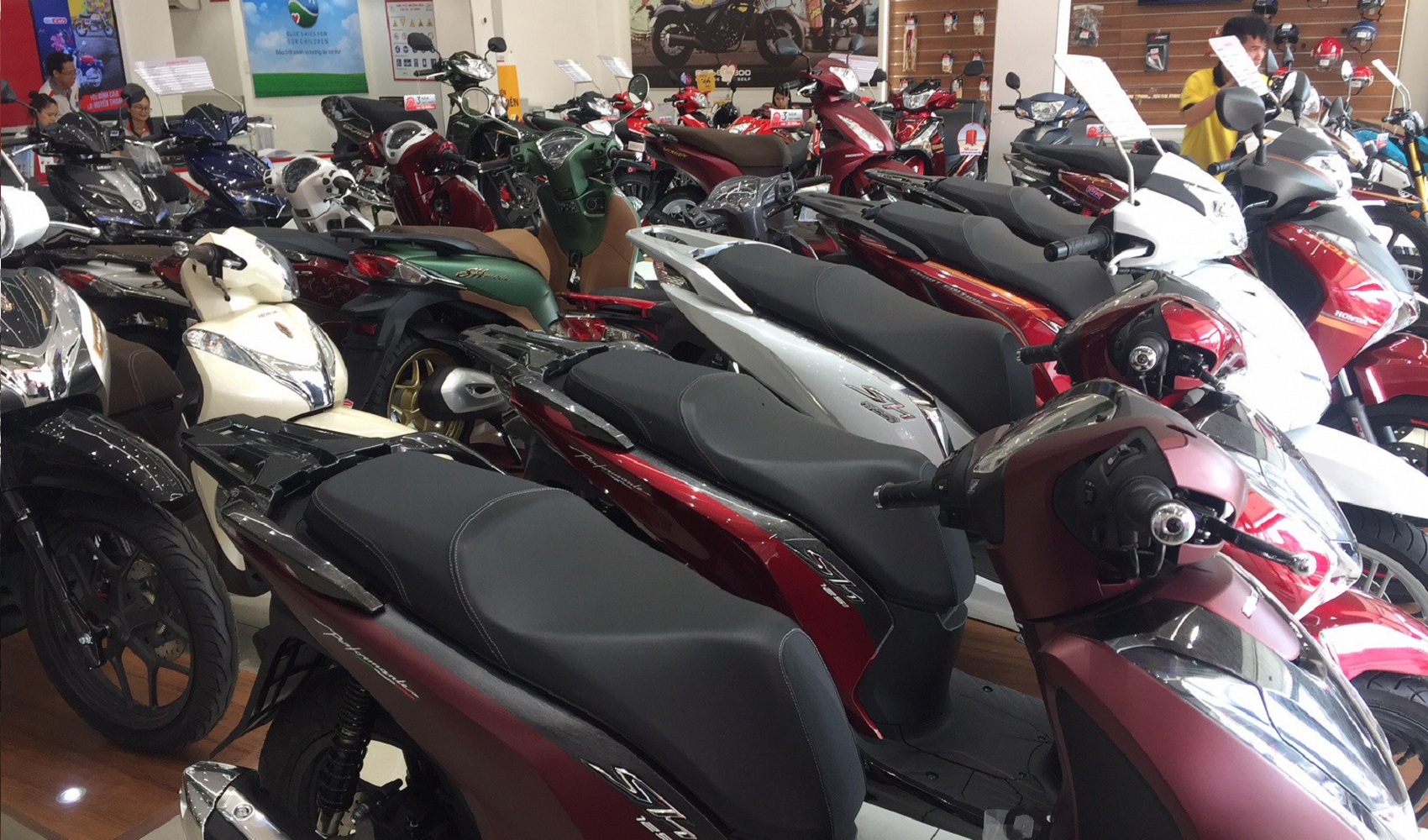 Thị trường xe máy Việt Nam lao dốc, Honda, Yamaha bị ảnh hưởng