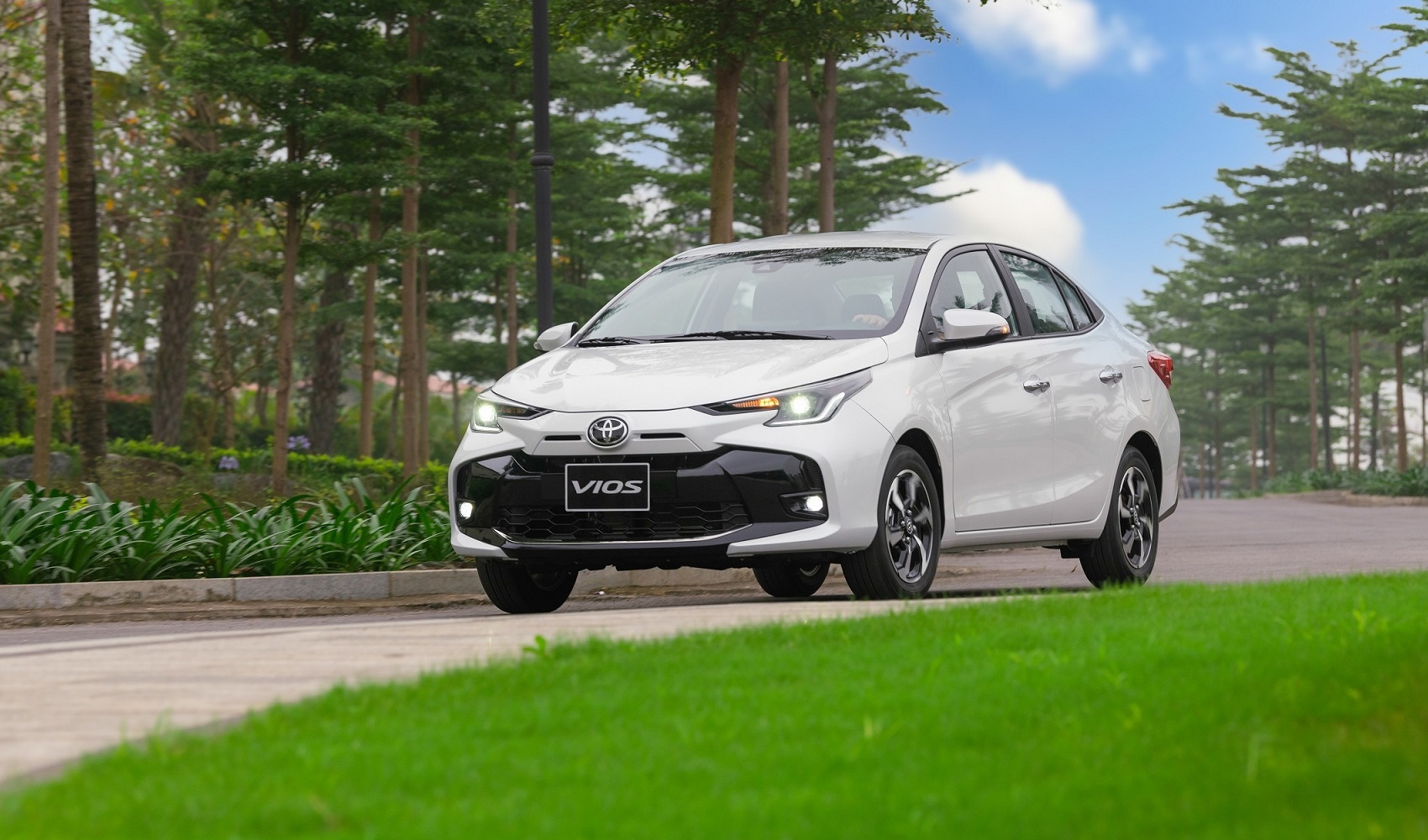 Sedan hạng B tìm lại nhịp tăng trưởng, Toyota Vios “tăng tốc”