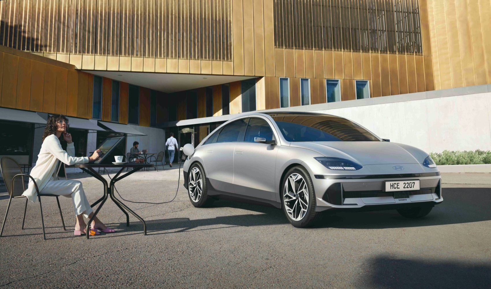 10 mẫu ô tô điện sạc nhanh nhất: Tesla gây thất vọng
