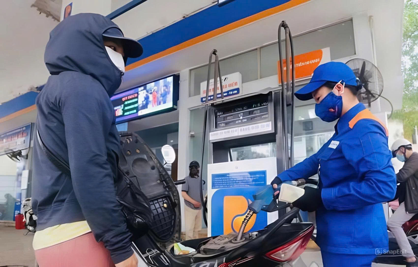 Chính phủ điều chỉnh thuế nhập khẩu xăng dầu về 0% nhằm ổn định nguồn cung