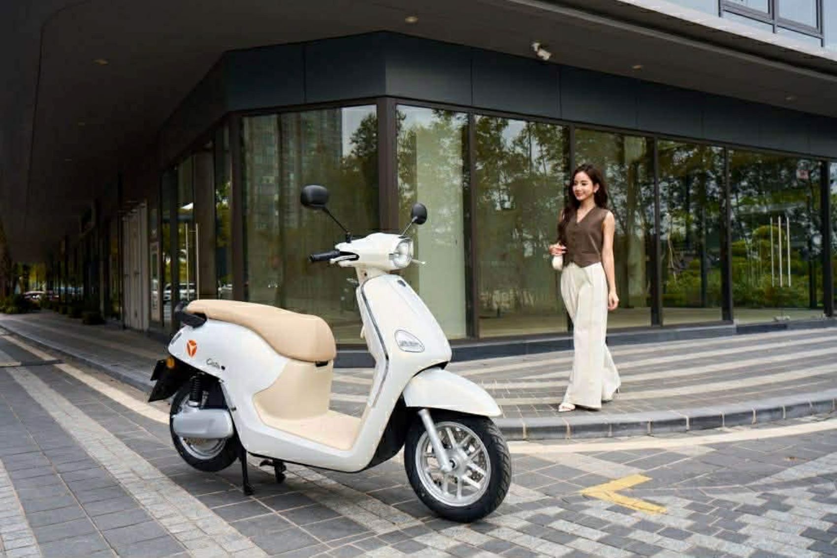 Yadea Osta chính thức ra mắt tại Việt Nam: Xe máy điện cao cấp giá từ 27,49 triệu đồng