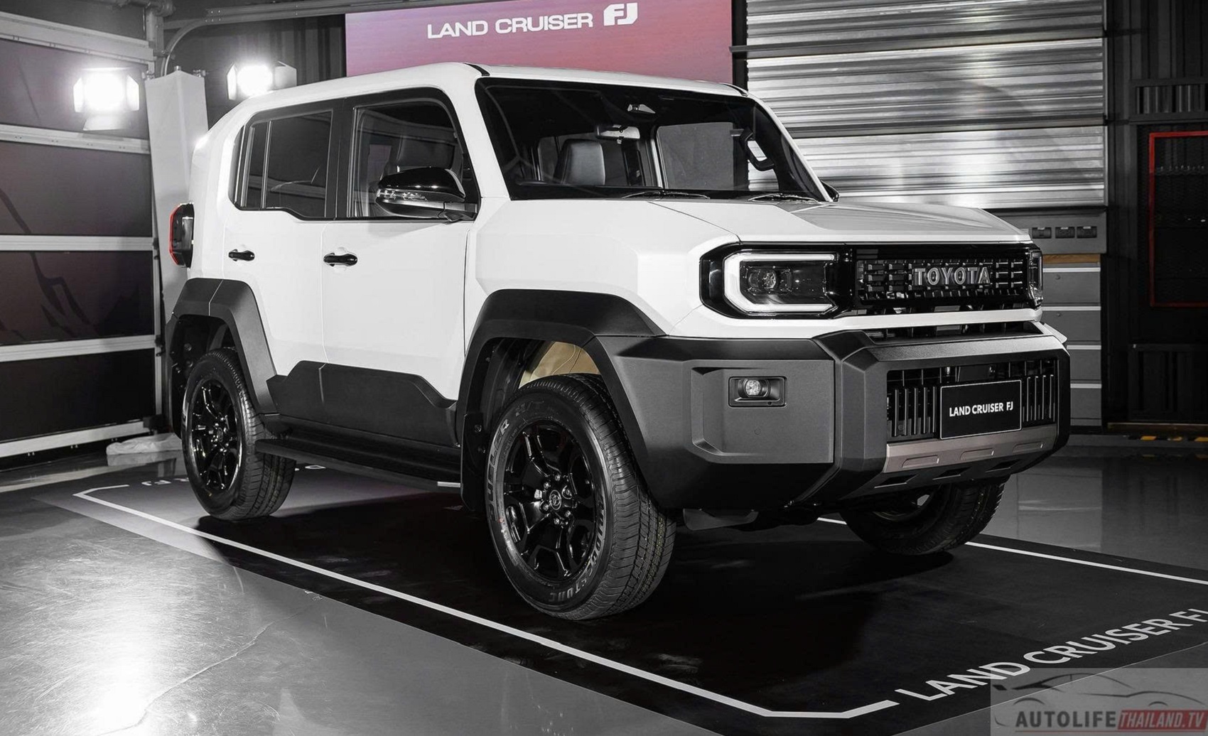 Toyota Land Cruiser FJ ra mắt Đông Nam Á với giá hơn 1 tỷ đồng