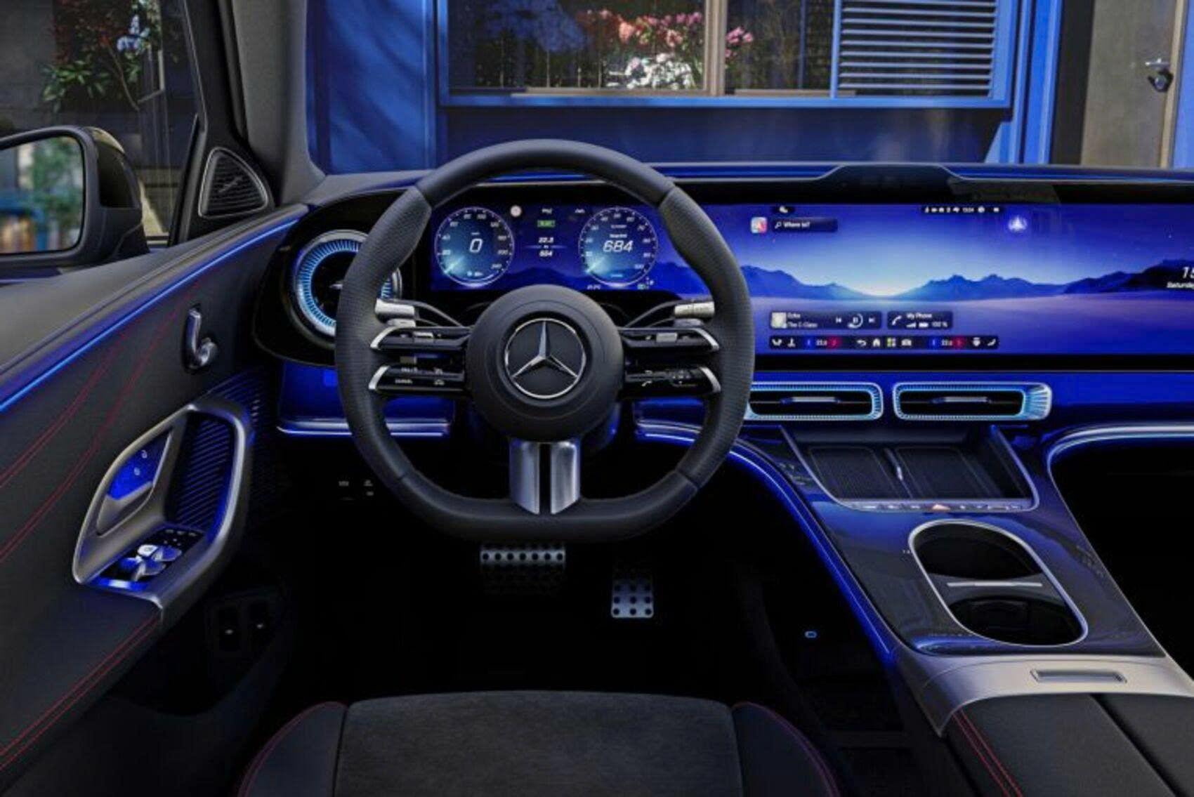 Mercedes-Benz C-Class EV lộ nội thất như phi thuyền: Màn hình MBUX Hyperscreen khổng lồ 39,1 inch