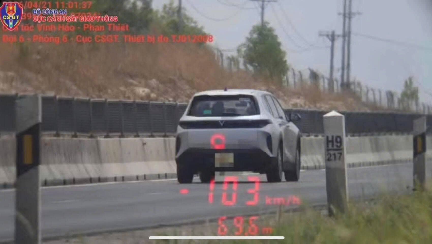 Xử phạt 118,5 triệu đồng với ô tô chạy quá tốc độ cùng chuỗi vi phạm của tài xế và chủ xe