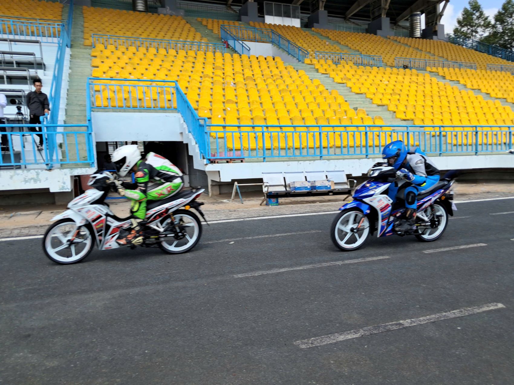 Lái thử Honda Dash 125 2026 trên sân vận động Cần Thơ