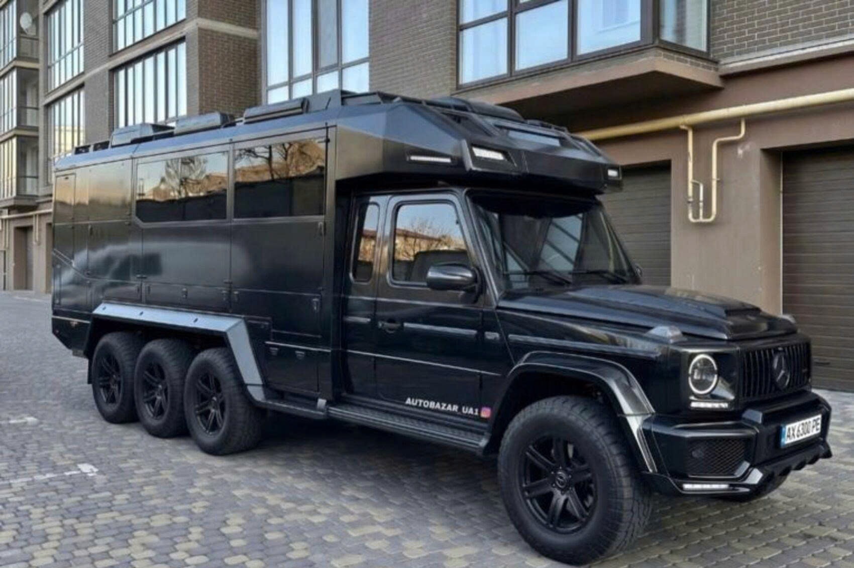 Thực hư chiếc Mercedes-AMG G63 8 bánh phiên bản nhà di động được rao bán 7,5 tỷ đồng