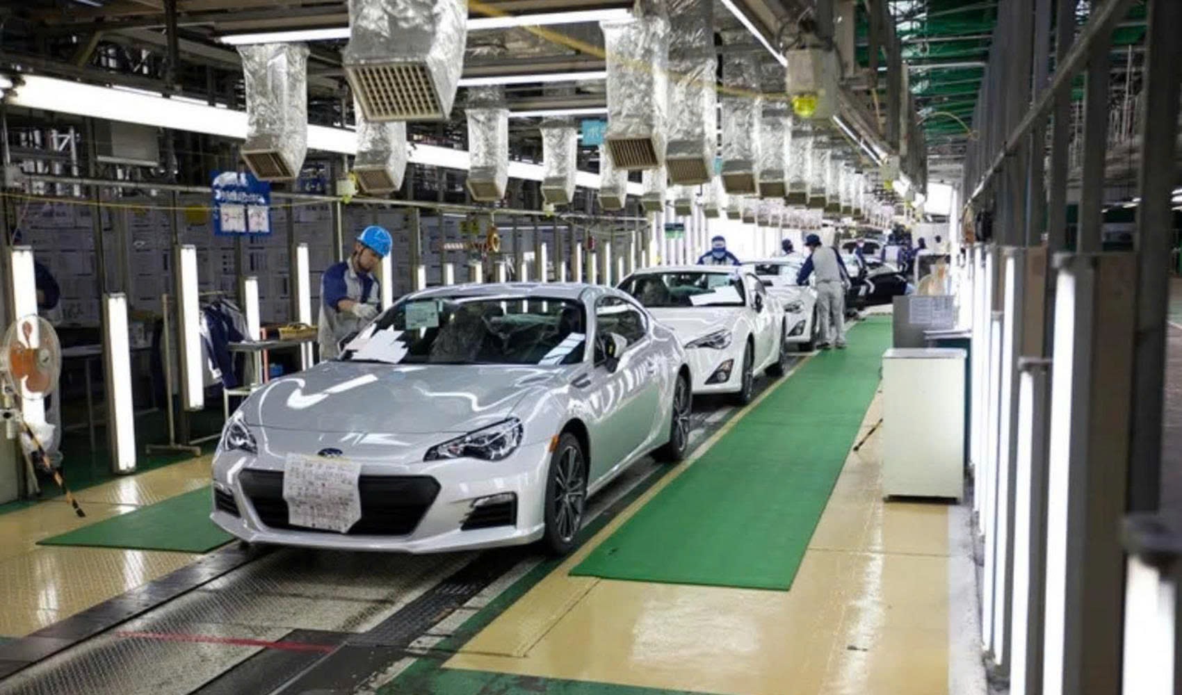 Subaru “bẻ lái”: dây chuyền xe điện quay lại sản xuất ô tô xăng