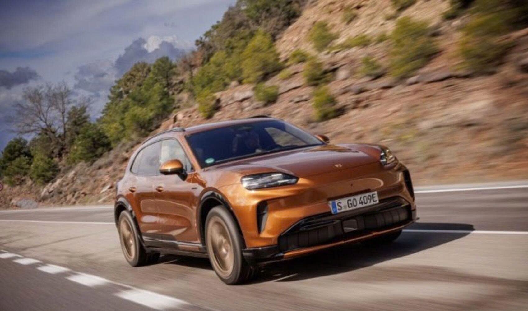 Porsche Cayenne Turbo Electric: Mẫu SUV khiến nhiều siêu xe phải dè chừng
