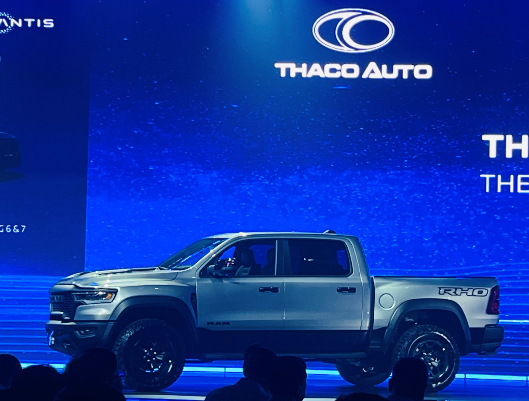 THACO đưa Jeep và Ram trở lại Việt Nam, Wrangler giá từ 2,999 tỷ đồng