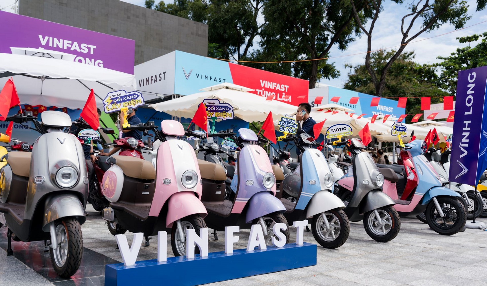 Gần 8 năm, 1 triệu xe xuất xưởng: VinFast đã đưa xe máy điện từ lựa chọn mới trở thành xu hướng