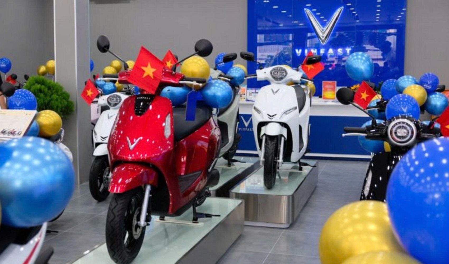 VinFast đồng loạt khai trương 66 đại lý xe máy điện: Giới thiệu mô hình showroom xe điện cao cấp EV-Zone