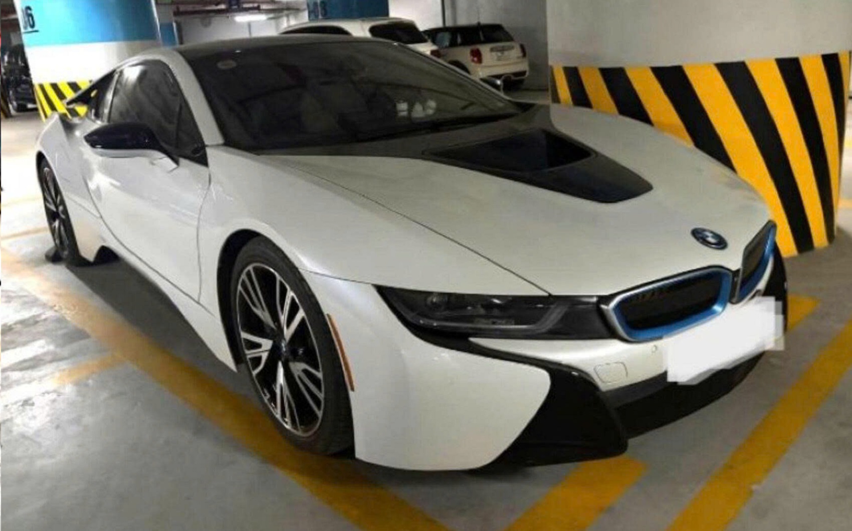 Tập đoàn Sơn Hải gây chú ý khi rao bán cùng lúc 7 xe sang, có cả Bentley và BMW i8