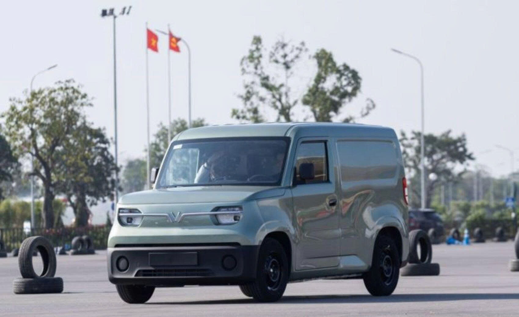 10 ô tô bán chạy nhất tháng 5/2026: VinFast EC Van lần đầu lọt top, Ford Ranger trở lại đường đua