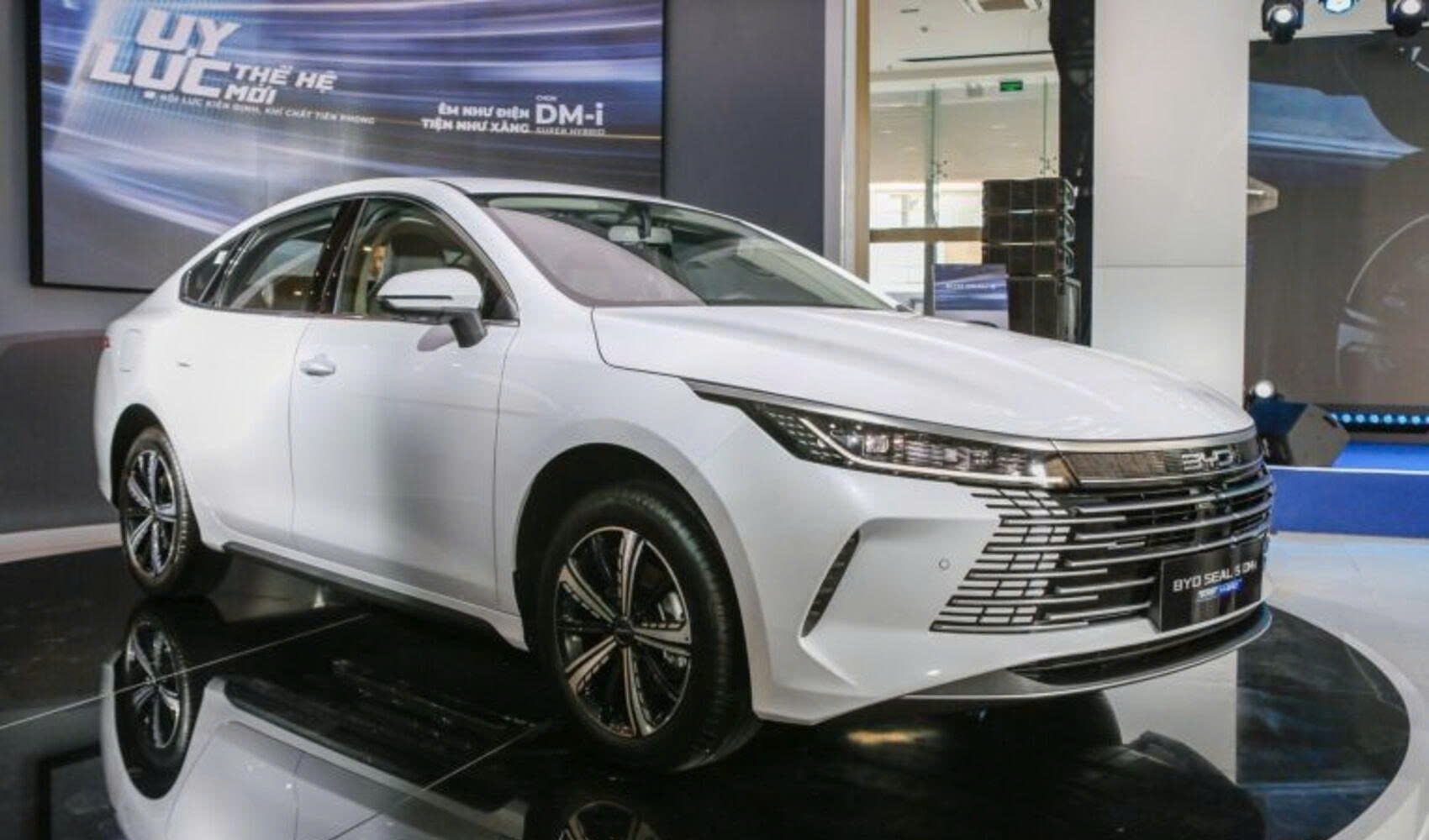 BYD Seal 5 được mạnh tay ưu đãi 70 triệu đồng tạo áp lực lớn lên Mazda3