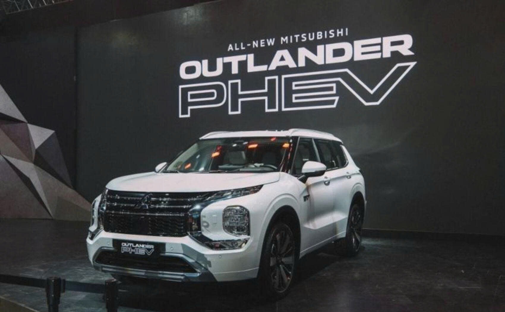 Outlander PHEV ra mắt Đông Nam Á: Mở đường cho chiến lược xe điện hóa mới của Mitsubishi