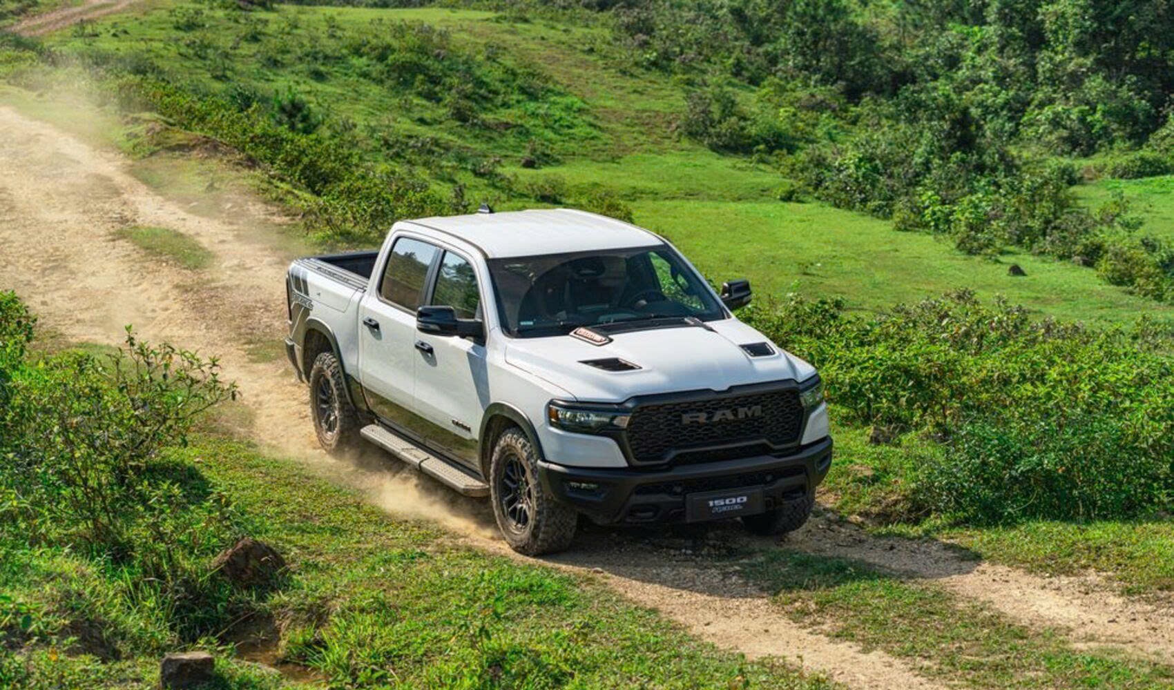 RAM 1500 mới ra mắt hai phiên bản Rebel và RHO tại Việt Nam, giá bán 3,75 - 5,5 tỷ đồng