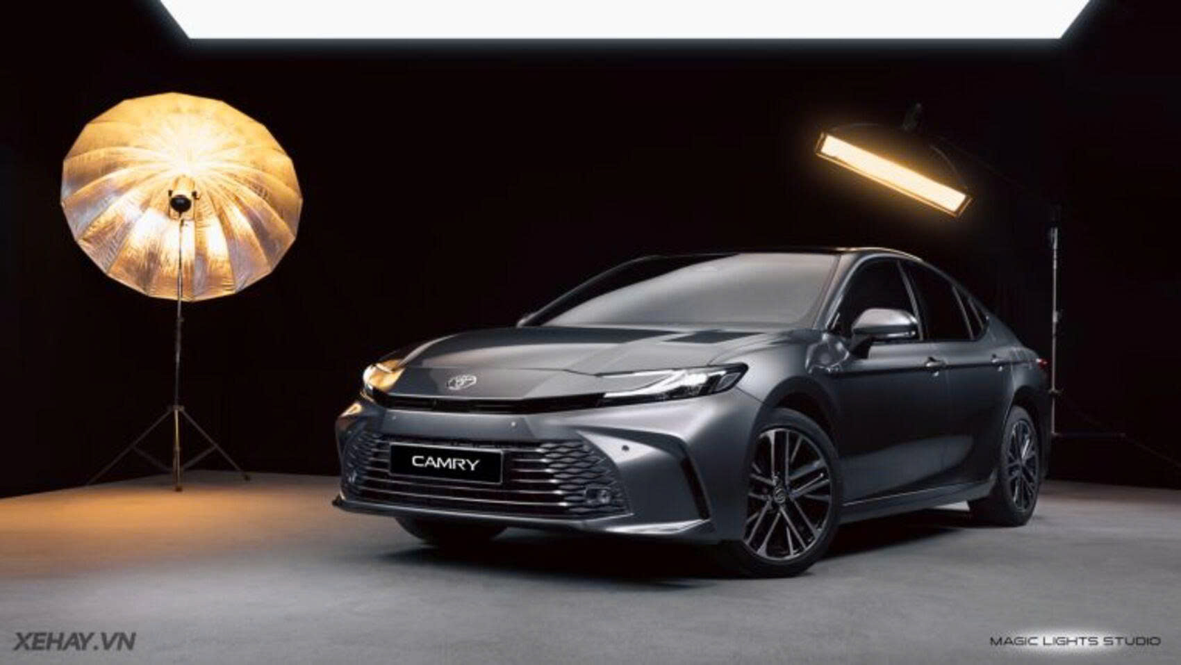 Toyota giảm 140 triệu đồng cho Camry HEV Premium: Giá xe chỉ còn 1,32 tỷ đồng