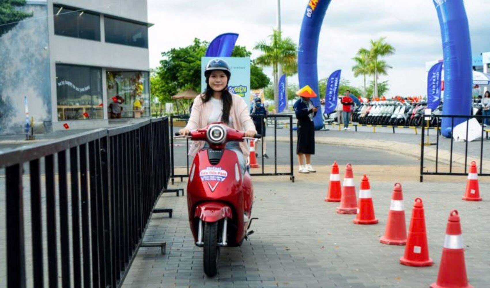 Xe đổi pin VinFast Evo Lite “làm mưa làm gió” phân khúc xe không cần bằng lái với giá chỉ hơn 14 triệu đồng