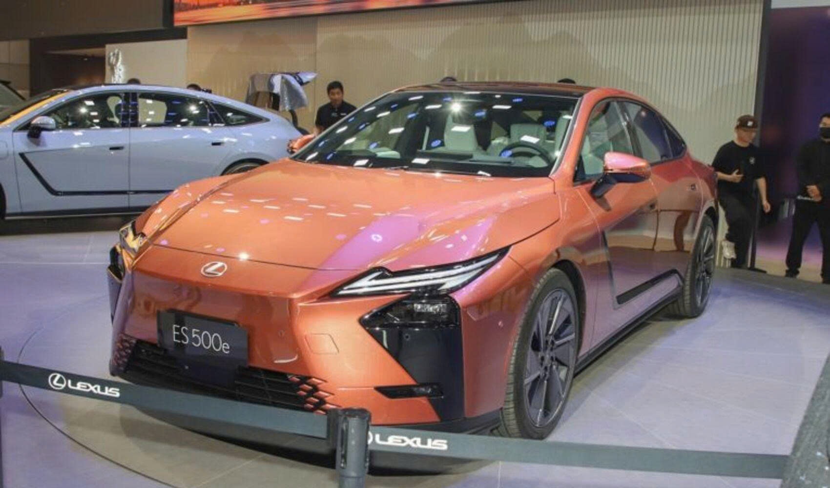 Lexus ES 2026 ra mắt Việt Nam tháng 8: Giá từ 2,36 tỷ đồng, có cả bản HEV và EV