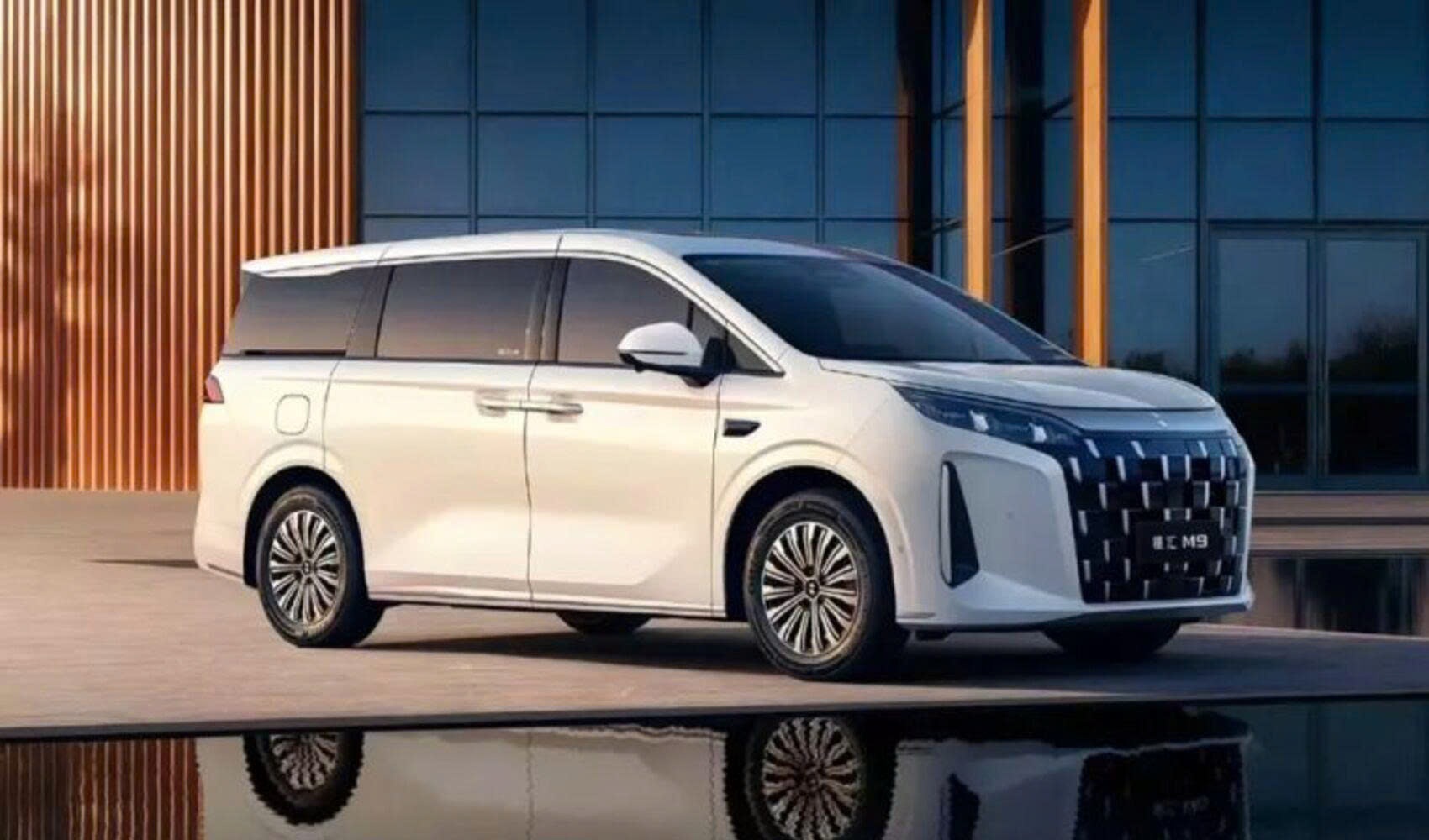BYD M9 có phiên bản taxi giá rẻ chỉ từ 731 triệu đồng: Xe dịch vụ vẫn có ghế thương gia như xe sang