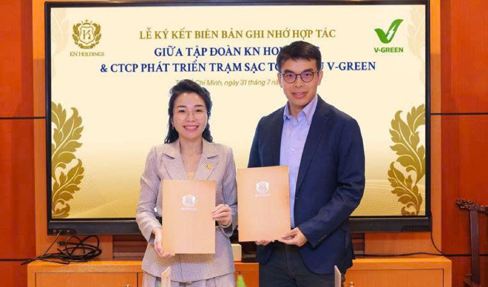V-Green và KN Holdings hợp tác phát triển hạ tầng sạc và đổi pin xe điện
