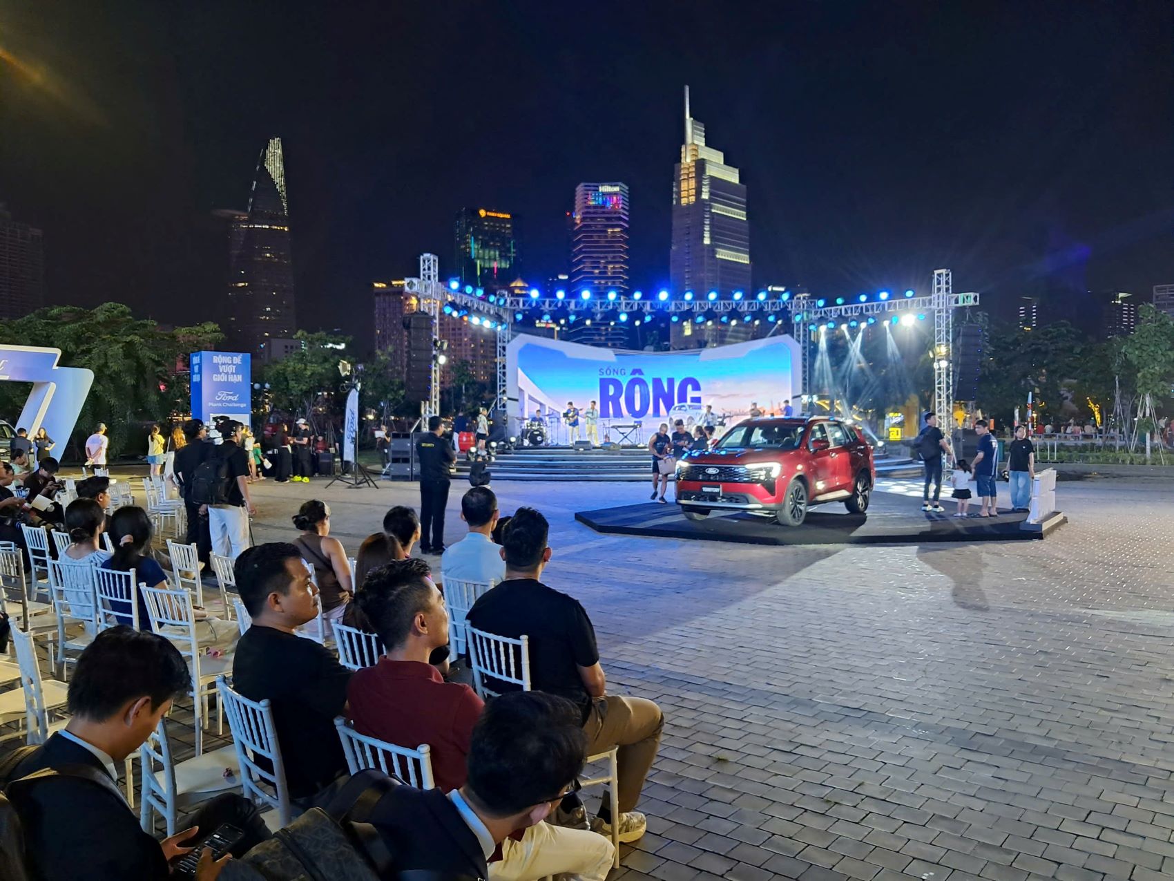 Tham gia chuỗi chương trình mở rộng trải nghiệm từ không gian chiếc xe đến cuộc sống