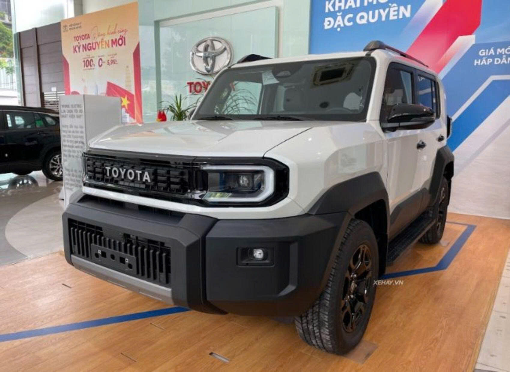 Chi tiết Toyota Land Cruiser FJ tại Việt Nam: Giá 1,198 tỷ đồng, nhỏ hơn Prado nhưng vẫn đậm chất off-road