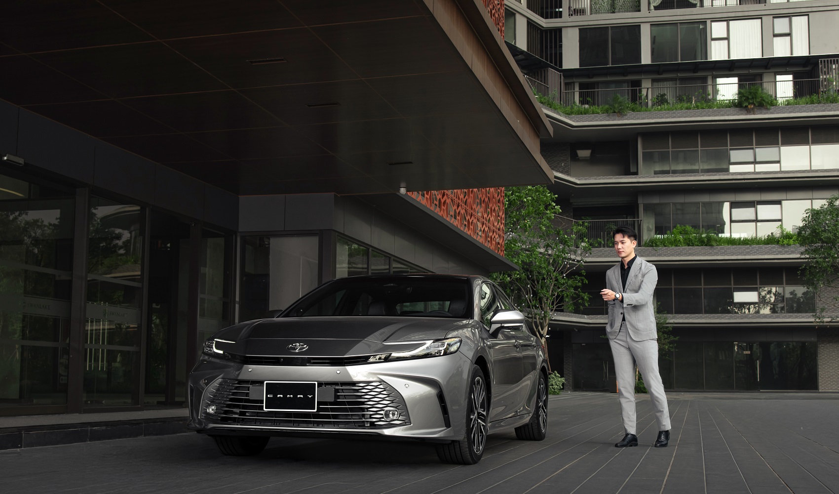 Toyota Camry HEV: Biểu tượng đẳng cấp và lựa chọn bền vững cho doanh nhân hiện đại
