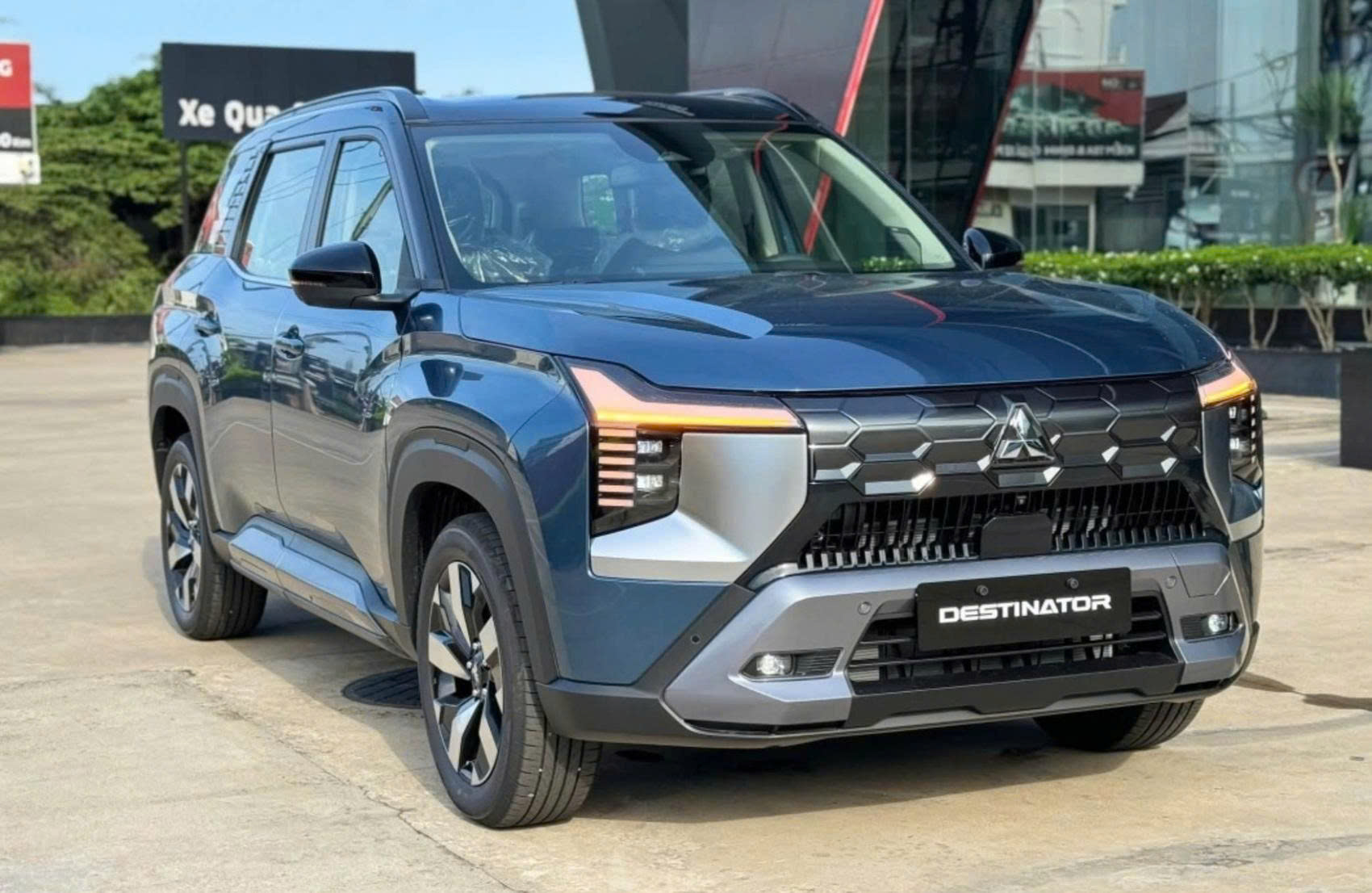 Mitsubishi tung ưu đãi lớn tháng 8: Destinator lần đầu được hỗ trợ 100% lệ phí trước bạ