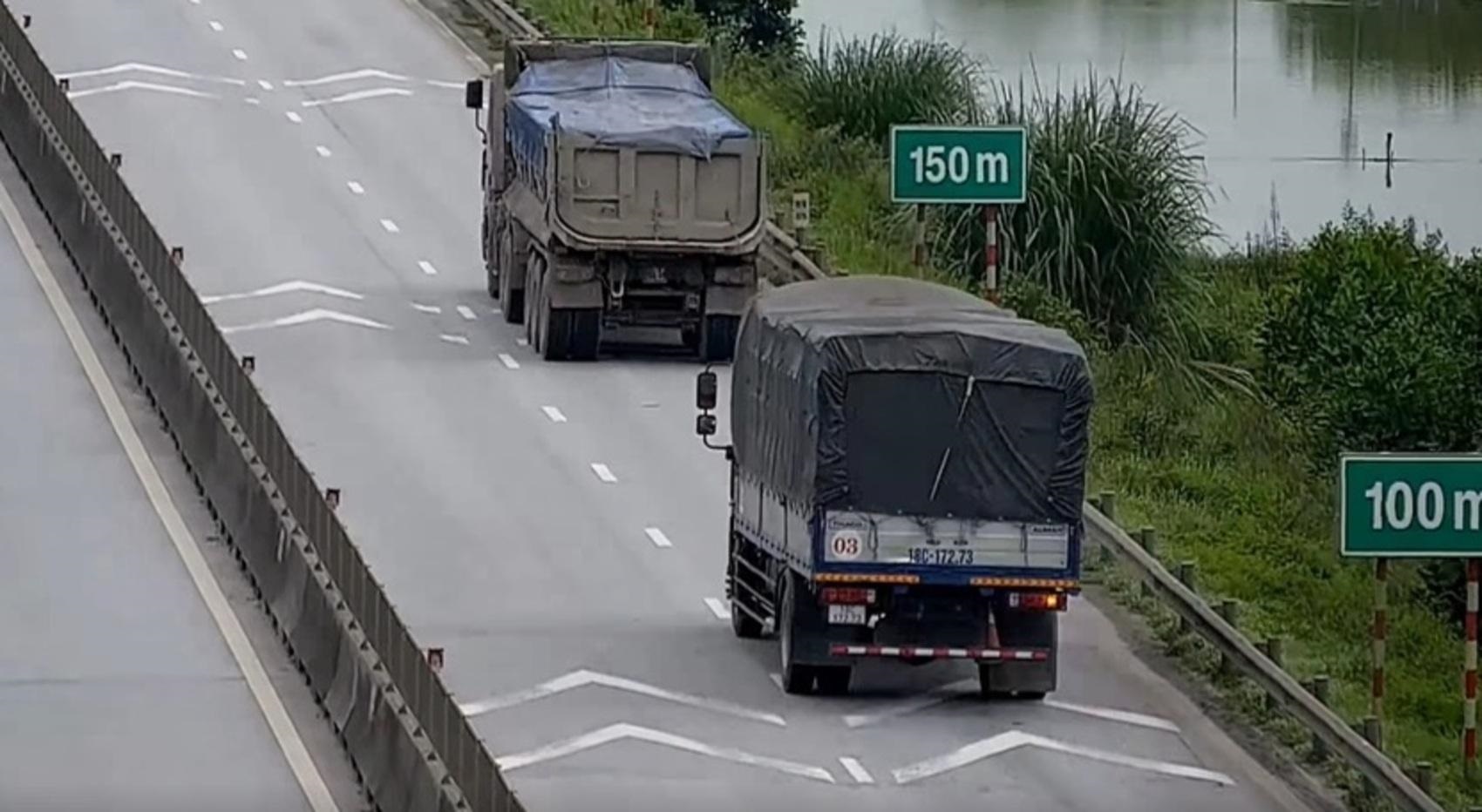 Xe khác "tạt đầu" chen ngang làm mất khoảng cách an toàn trên cao tốc liệu có bị phạt?