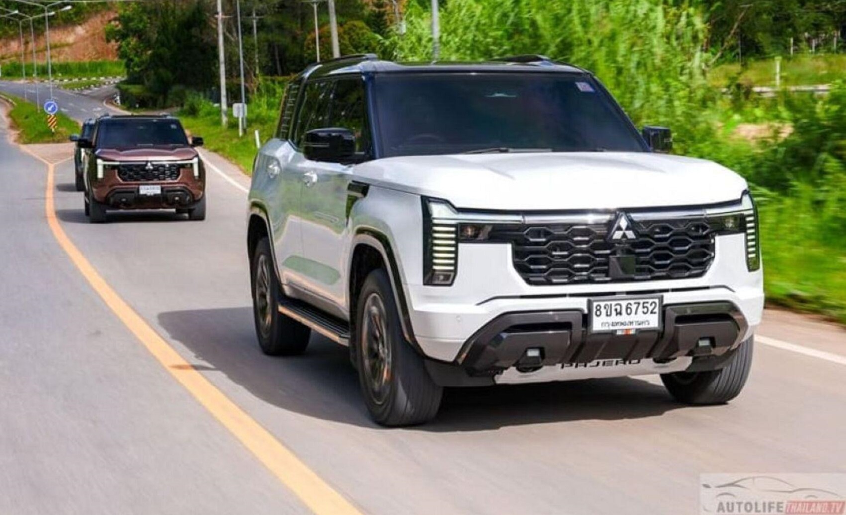 Mitsubishi Pajero 2026 ra mắt Đông Nam Á  tháng 10/2026: Có 3 phiên bản, máy diesel 204 mã lực