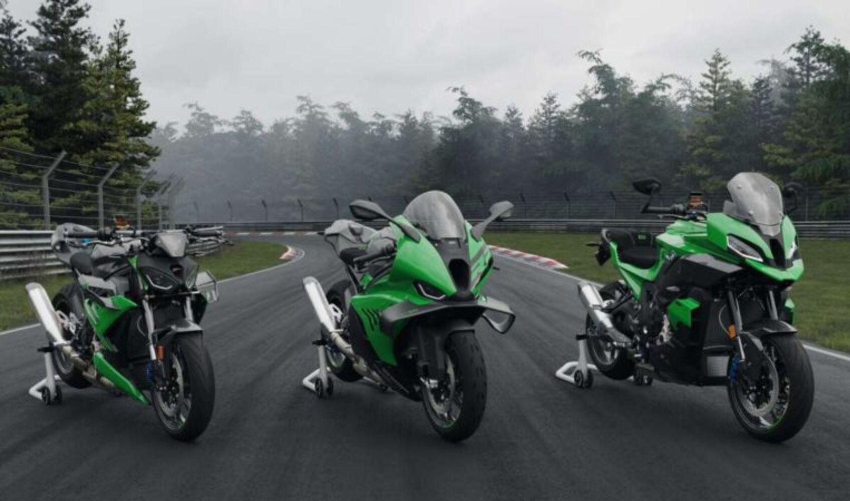 BMW Motorrad tung bộ ba siêu xe M 1000 bản giới hạn kỷ niệm 100 năm đường đua Nürburgring